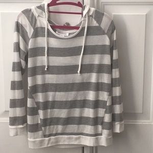 Hooded 3/4 sleeve maternity top super soft